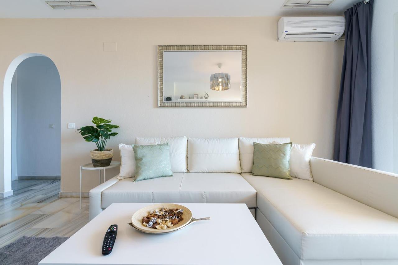 Chic Beachfront Flat With Amazing Sea Views And Private Indoor Parking Apartment *