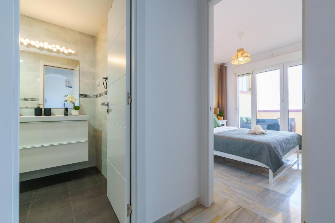Apartment Chic Beachfront Flat With Amazing Sea Views And Private Indoor Parking *